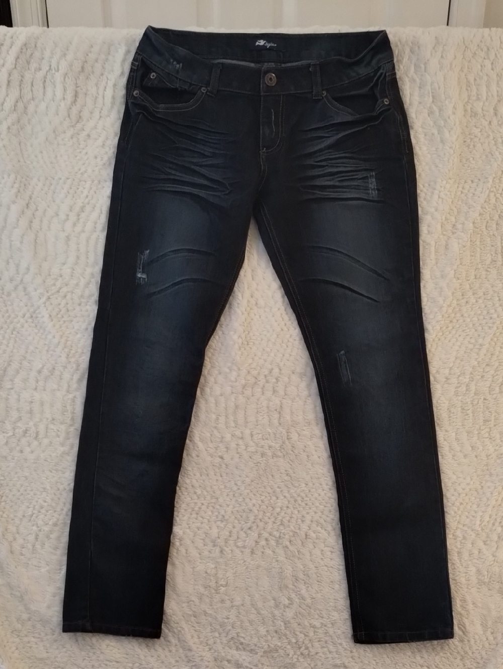 Tyte Dark Washed Skinny Jeans. (123)